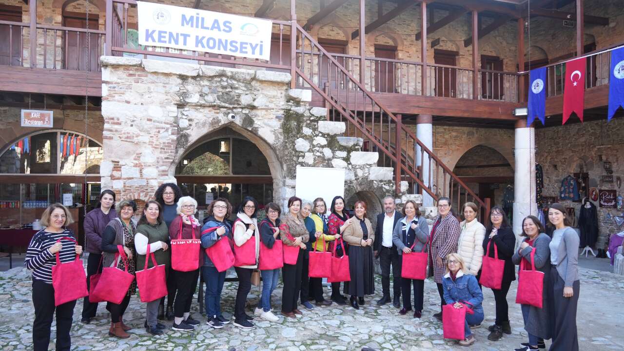 Milas’ta Kadınlardan El Emeği Göz Nuru Çanta Üretimi 1